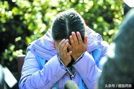 母親每隔三天，就打電話大罵女兒，恨她多年後，女兒墳前長跪不起