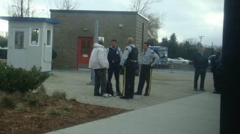 家裡來了個男人，自稱我父親，聽母親含淚道出當年往事，我愣住了
