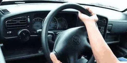 這些「汽車故障」是故意設計的，關鍵時刻可以保命，根本不用去修