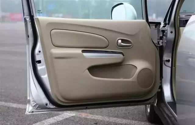 這些「汽車故障」是故意設計的，關鍵時刻可以保命，根本不用去修