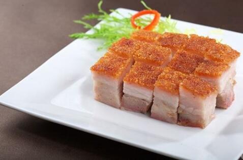 脆皮燒肉，口感富有層次感，一塊肉可以嘗到三種口感，被稱為一絕