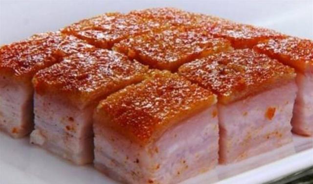 脆皮燒肉，口感富有層次感，一塊肉可以嘗到三種口感，被稱為一絕