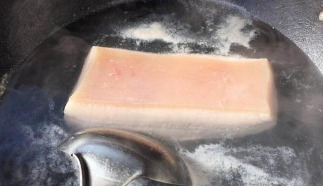 脆皮燒肉，口感富有層次感，一塊肉可以嘗到三種口感，被稱為一絕