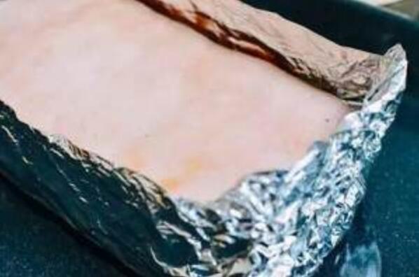 脆皮燒肉，口感富有層次感，一塊肉可以嘗到三種口感，被稱為一絕