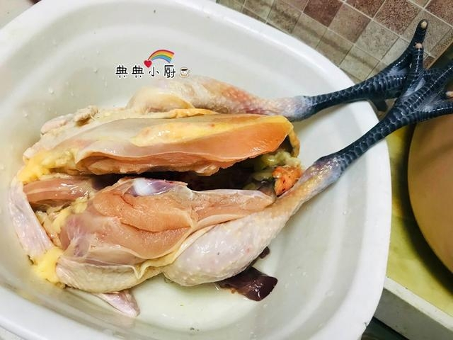 雞湯好喝，但是這做法雞肉不會柴，絕對是飯桌上最搶手的紅燒菜！