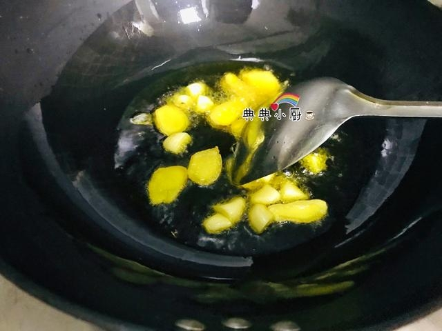 雞湯好喝，但是這做法雞肉不會柴，絕對是飯桌上最搶手的紅燒菜！