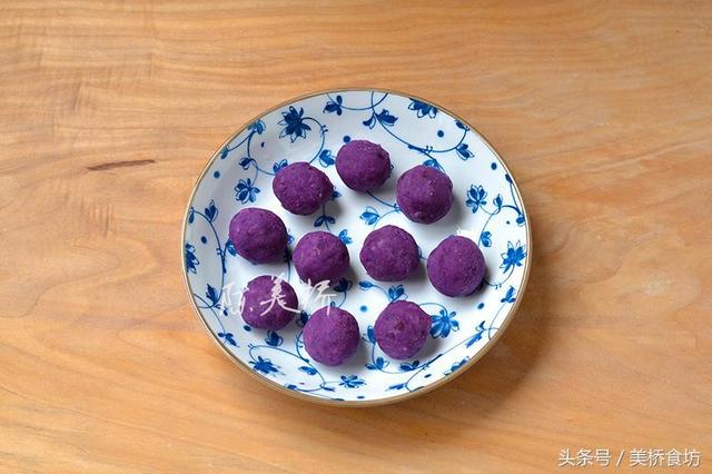 南瓜餅不放糖，多加一樣料，內軟糯，外酥脆，比賣的好吃幾倍