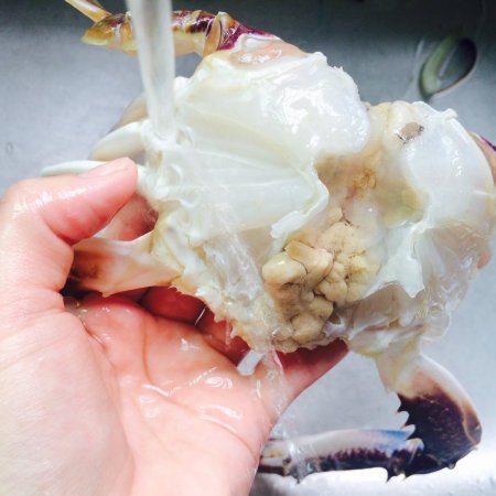 又到吃蟹季節，送您簡單美味的蔥油梭子蟹做法，太鮮了