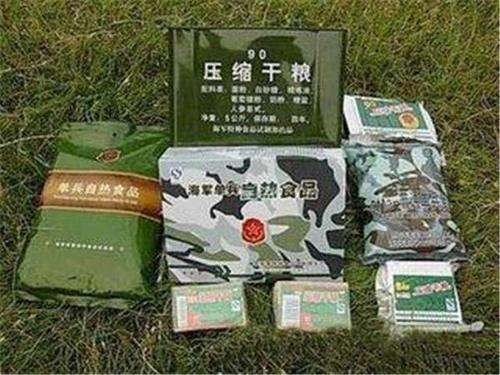 壓縮餅乾到底壓了多少東西？吃到胃裡會迅速膨脹嗎？