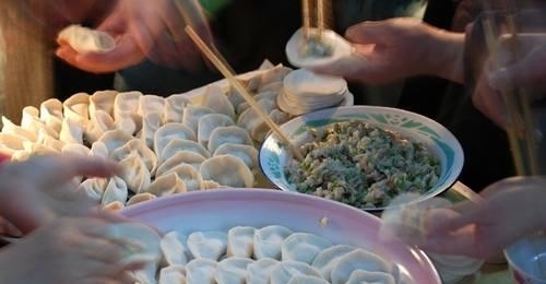 手工的餃子不要立刻放冰箱，教你一簡單絕招，放多久都不壞不粘連！ 