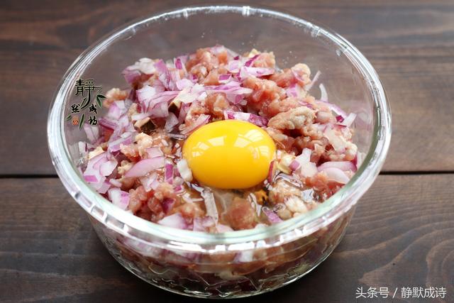 記得給孩子做這道美食，有肉有蛋有菜營養全，又香又嫩還多汁 