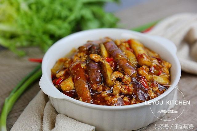 不過油，一樣可以做魚香茄子！吃起來不油膩、更下飯 ！