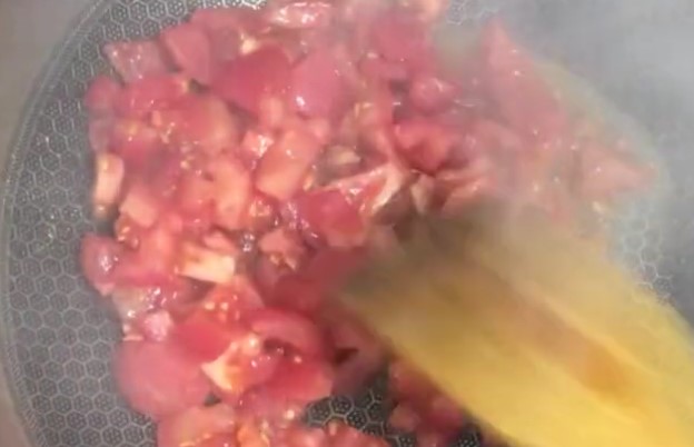 看似簡單的番茄雞蛋湯，原來也有竅門，這樣做原滋原味，營養不流失！