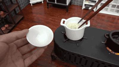 小哥哥還原宮崎駿動畫里的袖珍美食，270 萬粉絲看得直流口水！