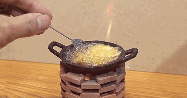 小哥哥還原宮崎駿動畫里的袖珍美食，270 萬粉絲看得直流口水！
