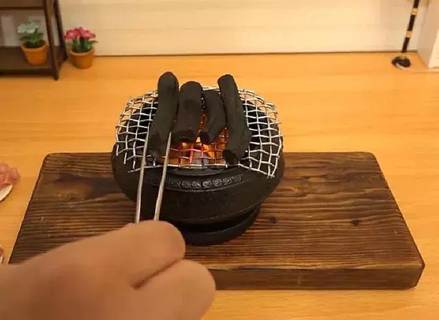小哥哥還原宮崎駿動畫里的袖珍美食，270 萬粉絲看得直流口水！