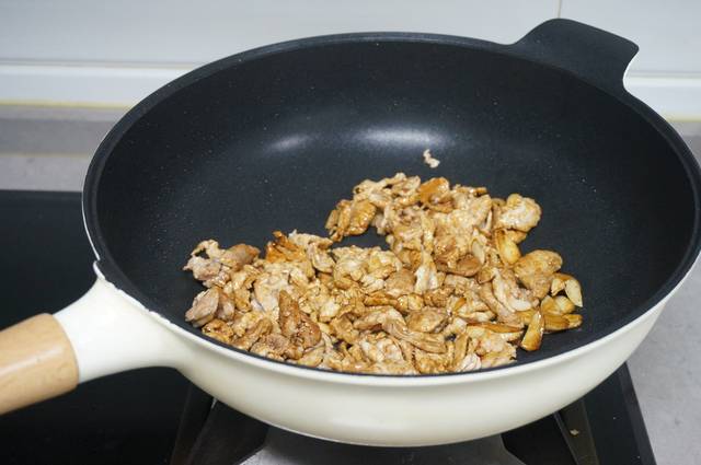 晚餐吃飽吃好還不長肉，你試試這熗鍋米粉，胃暖身暖再也不怕冷！
