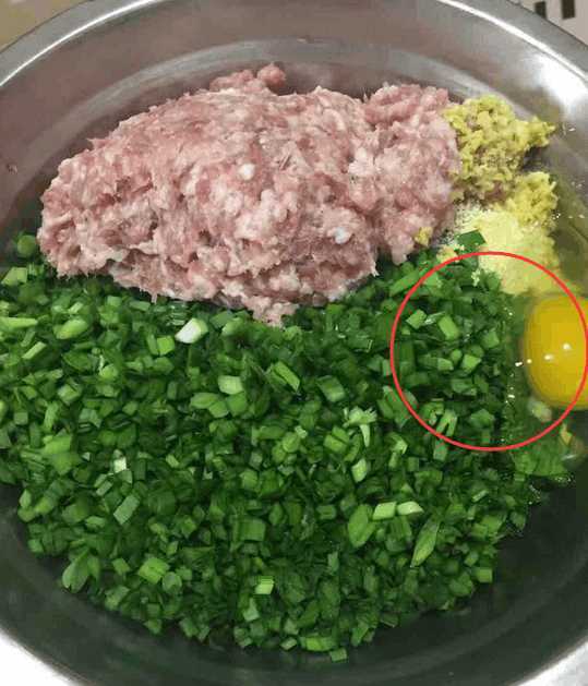 自從學了這個「餃子餡」秘方後，家人每次都誇我包的餃子好吃！一上桌就被搶光！ 