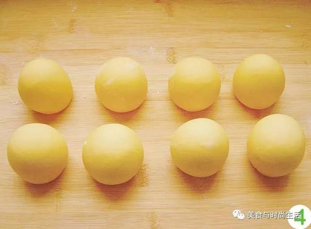 椰蓉南瓜饅頭，南瓜的清甜加上椰蓉的淡淡清香，這樣做出來的饅頭全家都愛吃