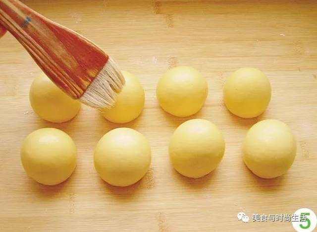 椰蓉南瓜饅頭，南瓜的清甜加上椰蓉的淡淡清香，這樣做出來的饅頭全家都愛吃