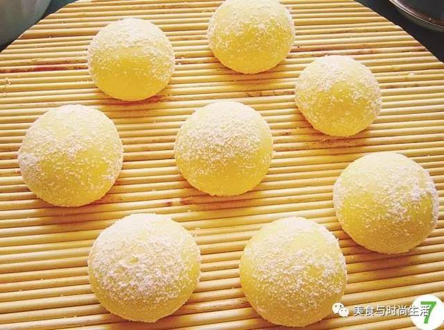 椰蓉南瓜饅頭，南瓜的清甜加上椰蓉的淡淡清香，這樣做出來的饅頭全家都愛吃