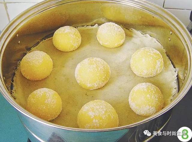 椰蓉南瓜饅頭，南瓜的清甜加上椰蓉的淡淡清香，這樣做出來的饅頭全家都愛吃