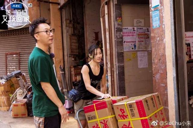 以雙手贏得別人尊重！「最美搬運工」19歲開始揮汗送貨　「月薪逾7萬」厭倦帶假面具工作 