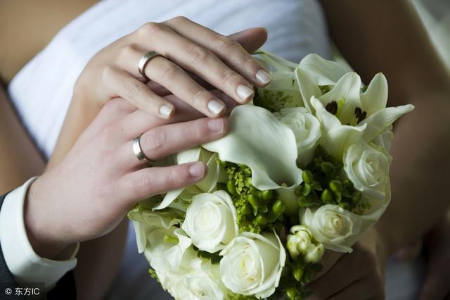 殘疾哥哥供妹妹讀研，妹妹結婚後只寄錢不回家，哥去妹妹家卻哭了