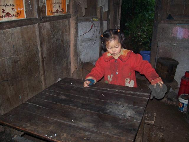 母親讓我嫁給有錢傻子，抗拒3年後無奈答應，訂婚宴上我覺得賺了