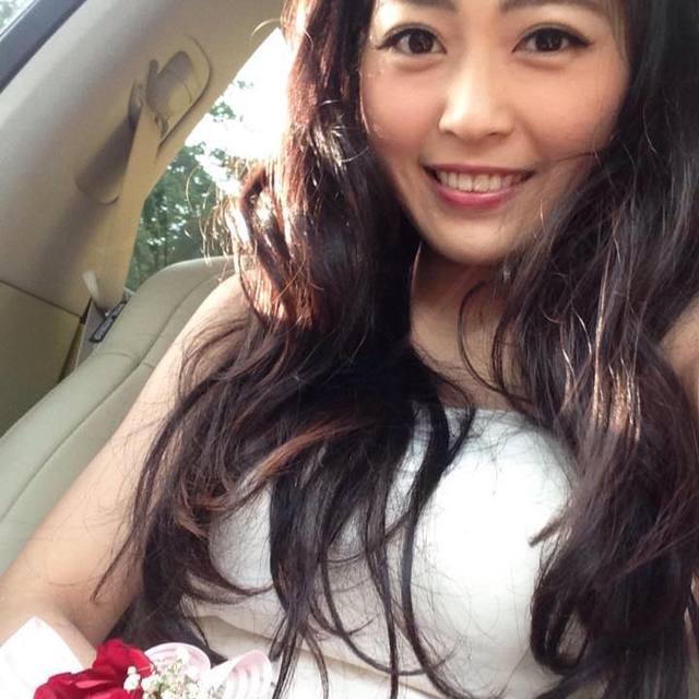 國小老師電眼甜笑　網友推爆：懇親會爸爸們一定準時到