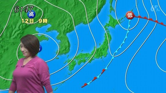 天氣預報主播太H！一個側身… 看到啦「熟女の形狀」聳立 網:絕對是故意(25P
