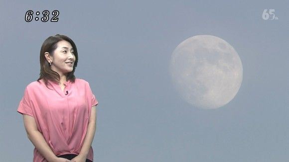 天氣預報主播太H！一個側身… 看到啦「熟女の形狀」聳立 網:絕對是故意(25P