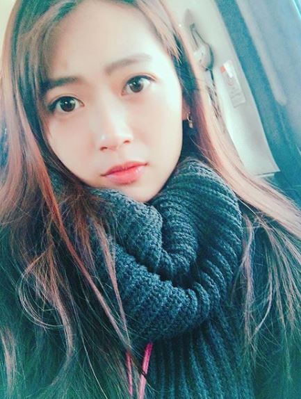 【爸爸每天準時接孩子放學！】國小正妹女老師迷人電眼，清純甜美被贊爆！