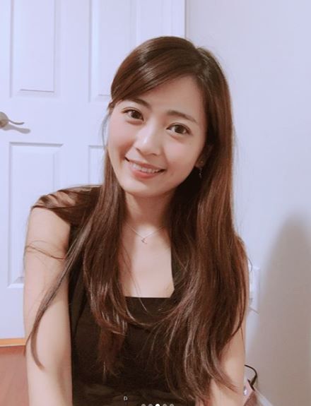 【爸爸每天準時接孩子放學！】國小正妹女老師迷人電眼，清純甜美被贊爆！