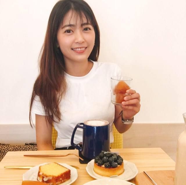 【爸爸每天準時接孩子放學！】國小正妹女老師迷人電眼，清純甜美被贊爆！