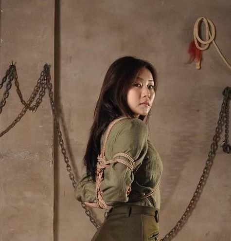 日本女特務不肯開口，軍統用了一招「玉女登梯」她便什麼都招了！