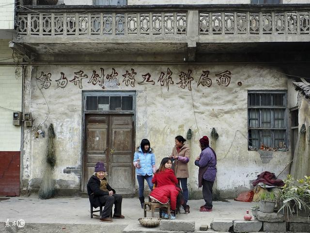 小兒子一家總嫌老母親偏心，老母親臨死前說出實情，小兒子痛哭
