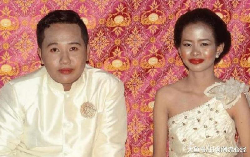 新娘結婚遇錯化妝師，被自己的濃妝丑哭了。經好心人幫她重畫之後，實在是太驚豔了！ 