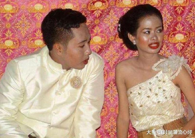 新娘結婚遇錯化妝師，被自己的濃妝丑哭了。經好心人幫她重畫之後，實在是太驚豔了！ 