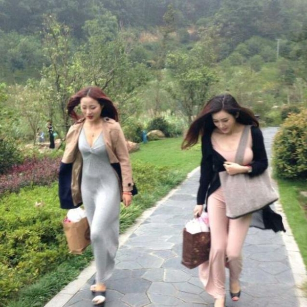 妹子，今天風那麼大，快找個地方躲一下吧，，沒想到下一秒竟然…都別攔我，我要娶個這樣子的姑娘