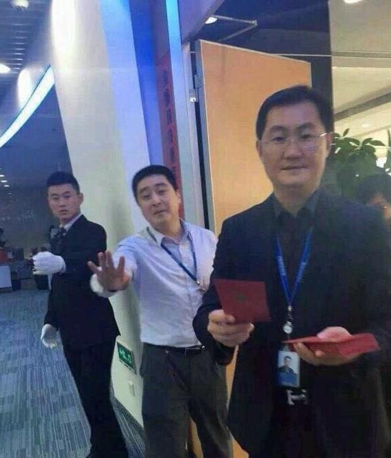 妹子，今天風那麼大，快找個地方躲一下吧，，沒想到下一秒竟然…都別攔我，我要娶個這樣子的姑娘