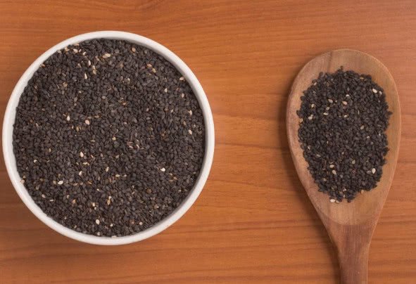 膝蓋疼痛難忍？黑芝麻＋1物，根治滑膜炎，腰腿疼痛「不藥而愈」