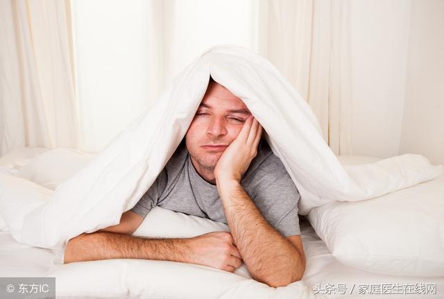 男人晚上睡覺總出汗，這是怎麼回事？要從這3方面找原因