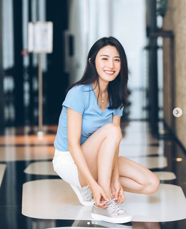 3分鐘按走「肌肉大象腿」！韓妹大熱3招「睡前修長美腿按摩法」，以後穿熱褲、短裙都好okay～