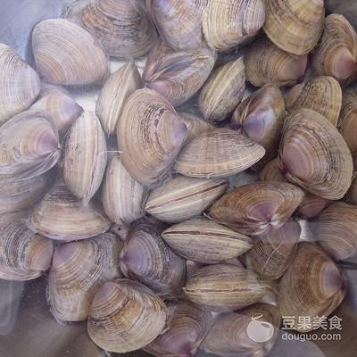 營養又滋補的蒜蓉花甲粉絲，吃起來好吃，做起來也簡單哦！保證大人小孩都愛吃！