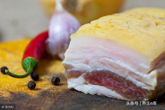 不論男女，臉上若有5種變化，小心高血脂！3樣食物再想吃也要忍忍