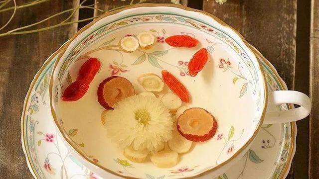 山楂配這味中藥泡茶喝，功效原來這麼多，不想試試嗎？