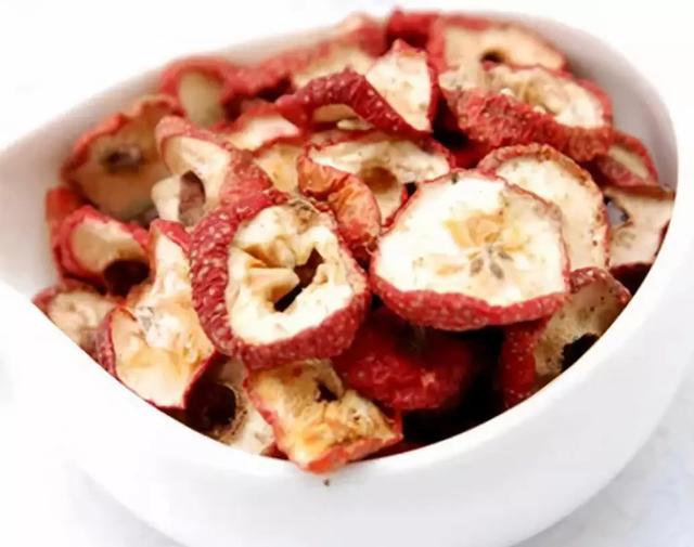 山楂配這味中藥泡茶喝，功效原來這麼多，不想試試嗎？