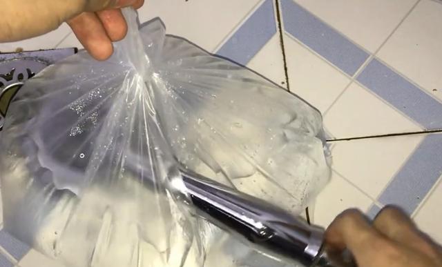 在衛生間多放一把食鹽，關鍵時刻用一點，解決很多清潔難題，一學就會！ 