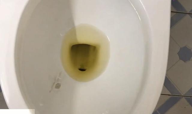 在衛生間多放一把食鹽，關鍵時刻用一點，解決很多清潔難題，一學就會！ 